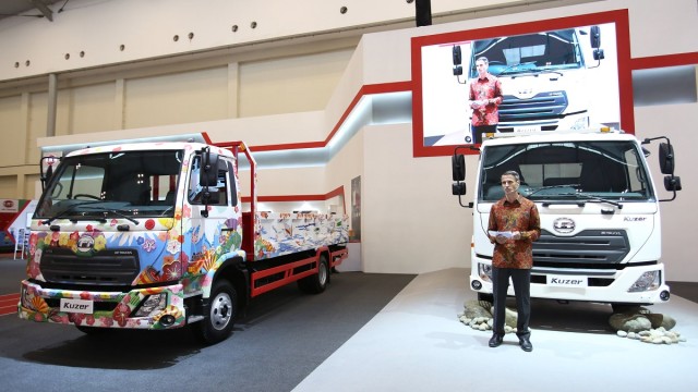 Resmi Dipasarkan di Indonesia, UD Trucks Pamerkan 2 Unit Truk Kuzer