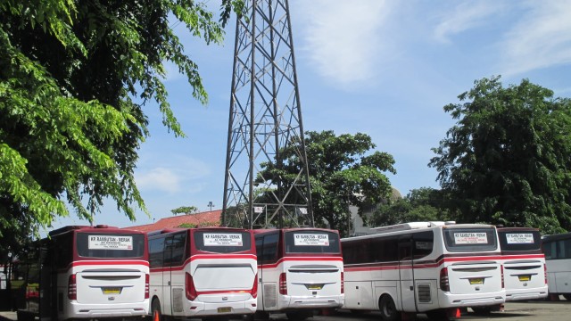 Bus Primajasa Stop Semua Layanan AKAP Dari Terminal Tanjung Priok