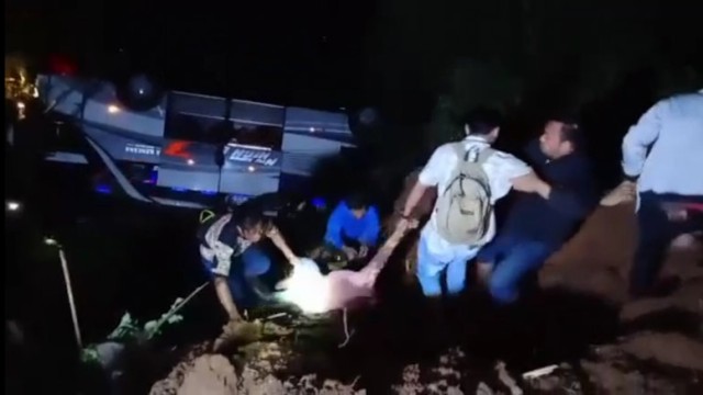 Diduga Rem Blong, Bus Masuk Jurang Di Sumedang, 22 Orang Meninggal