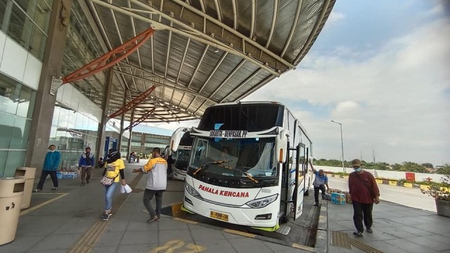 Penumpang Bus Di Terminal Pulo Gebang, Wajib Bawa Surat Sehat