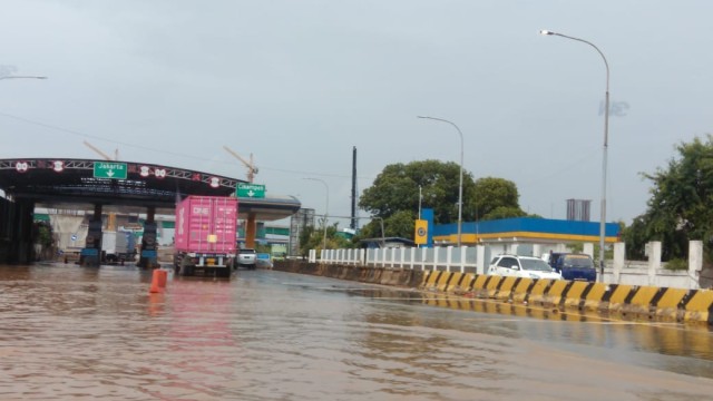 Banjir Surut, Jasa Marga Kembali Buka Seluruh Gerbang Tol yang Kemarin Ditutup