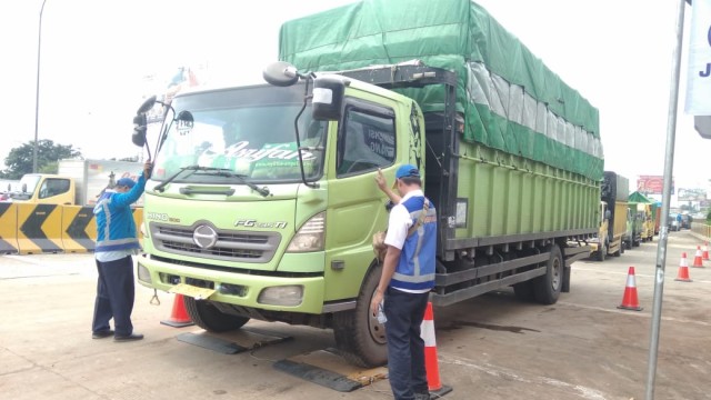 Sebanyak 277 Truk ODOL Terjaring Razia Gabungan Di Tol Jagorawi Sampai Dalam Kota 