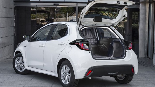 Toyota Yaris ECOVan Kendaraan Komersial Kecil Dengan Ruang Lega