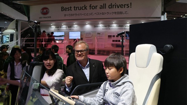 UD Trucks : Kenalkan Teknologi Masa Depan dan Beri Edukasi Berkendara Hemat Sejak Dini