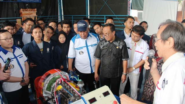 Hino Donasikan Alat Peraga Transmisi dan Pompa Injeksi Bahan Bakar ke STT Wastukancana Purwakarta