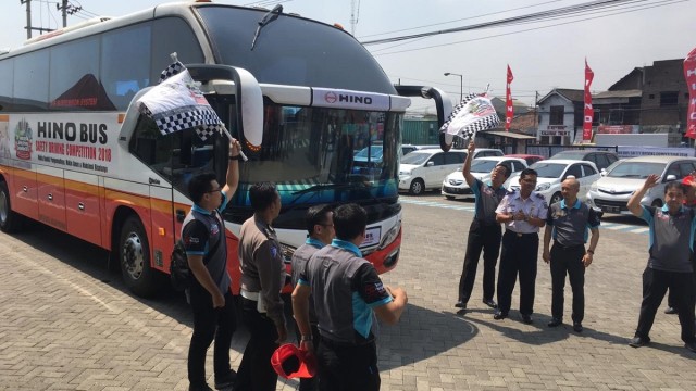 Hino Jual Bus 1.387 Unit Sepanjang 2018, Bus Mesin Belakang Masih Terlaris 
