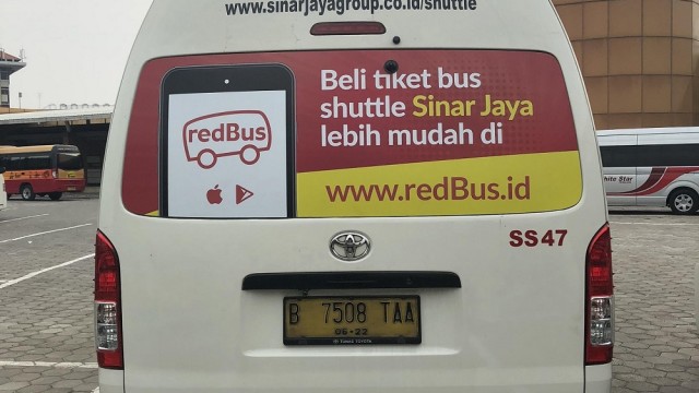 RedBus Mulai Jual Tiket Shuttle Bus Sinar Jaya Via Aplikasi Online