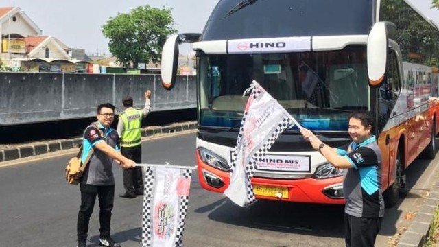 Hino Gelar Kompetisi Mengemudi Aman untuk Sopir  Bus di Surabaya