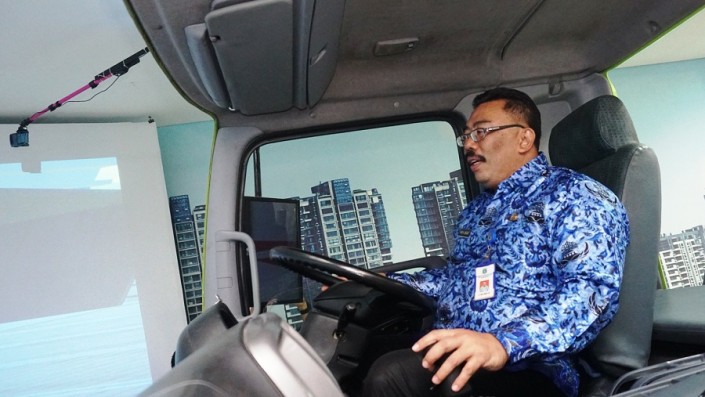 Hino, Merek Truk dan Bus Pertama di Indonesia yang Operasikan Simulator Mengemudi