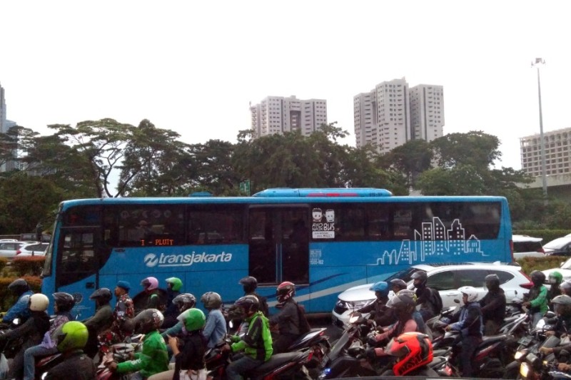 Insiden Di Jalur Transjakarta, Akibat Tak Menyadari Risiko Dekat Big ...